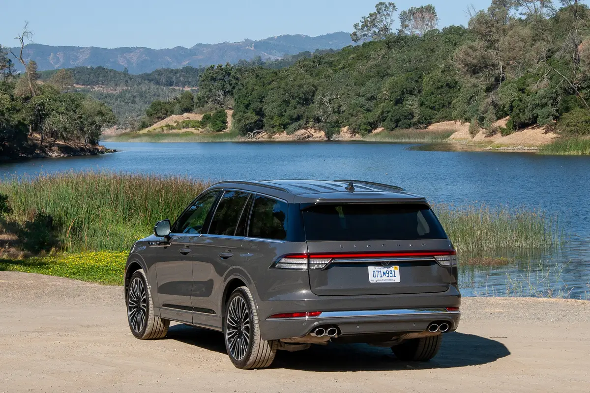 2020 Lincoln Aviator Specs, Price, MPG & Reviews