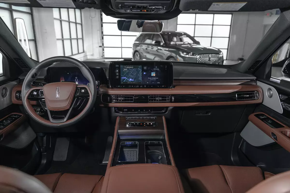 2025 Lincoln Aviator Up Close Mostly Just More of a Good Thing