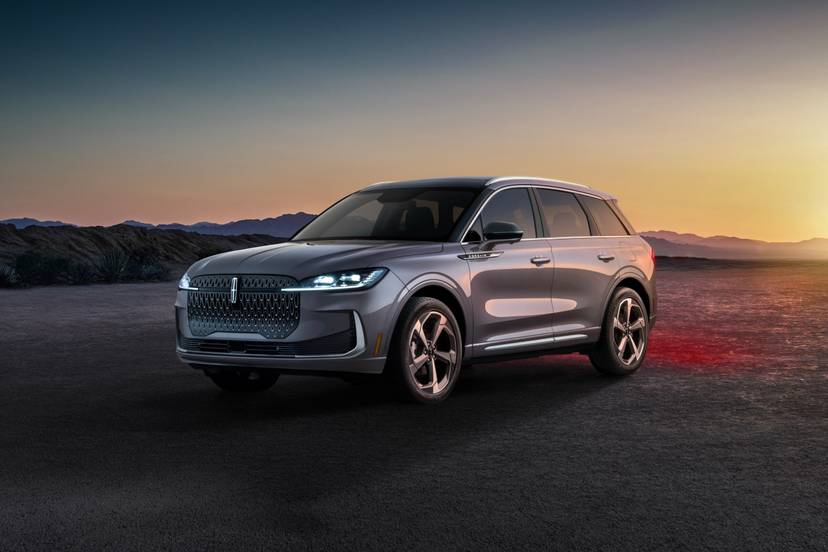 lincoln-corsair-hybrid-2027-exterior-oem-01