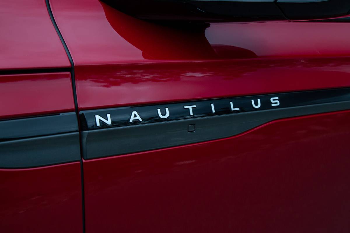 2024 Lincoln Nautilus Specs, Price, MPG & Reviews