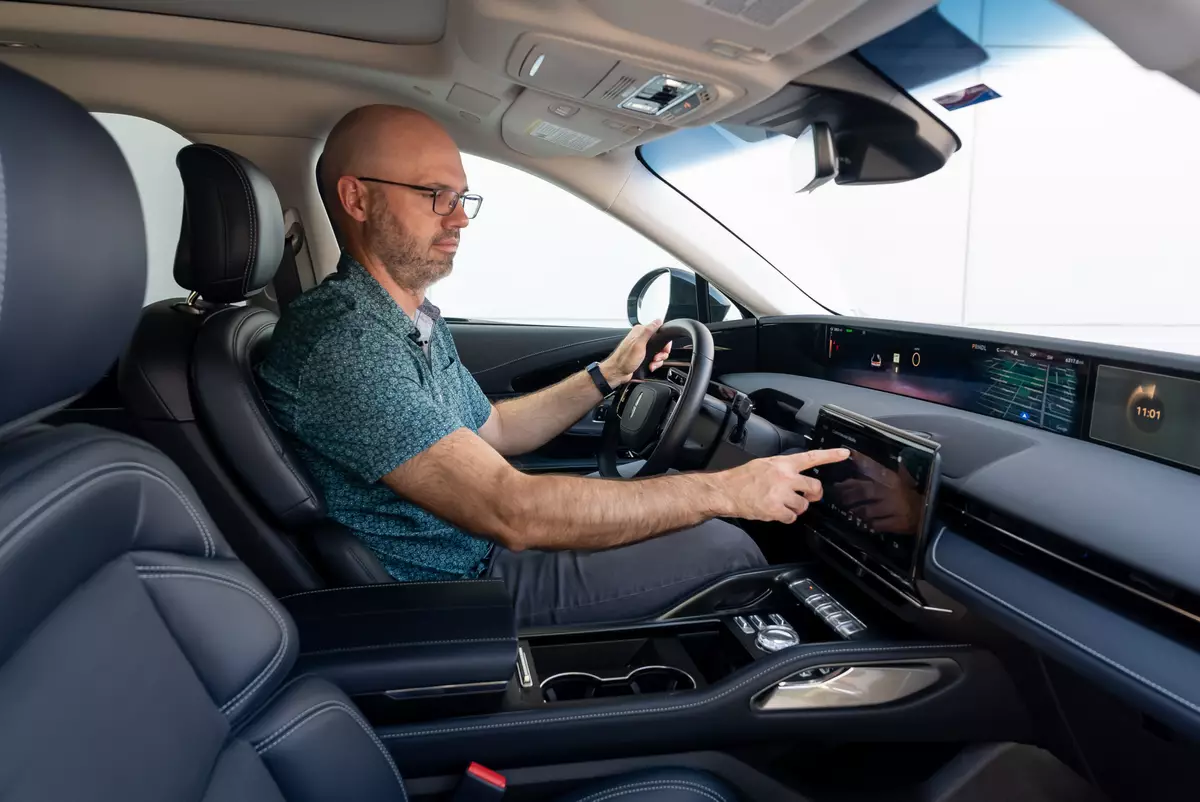 Video How Useful Are the 2024 Lincoln Nautilus’ Tech Features?