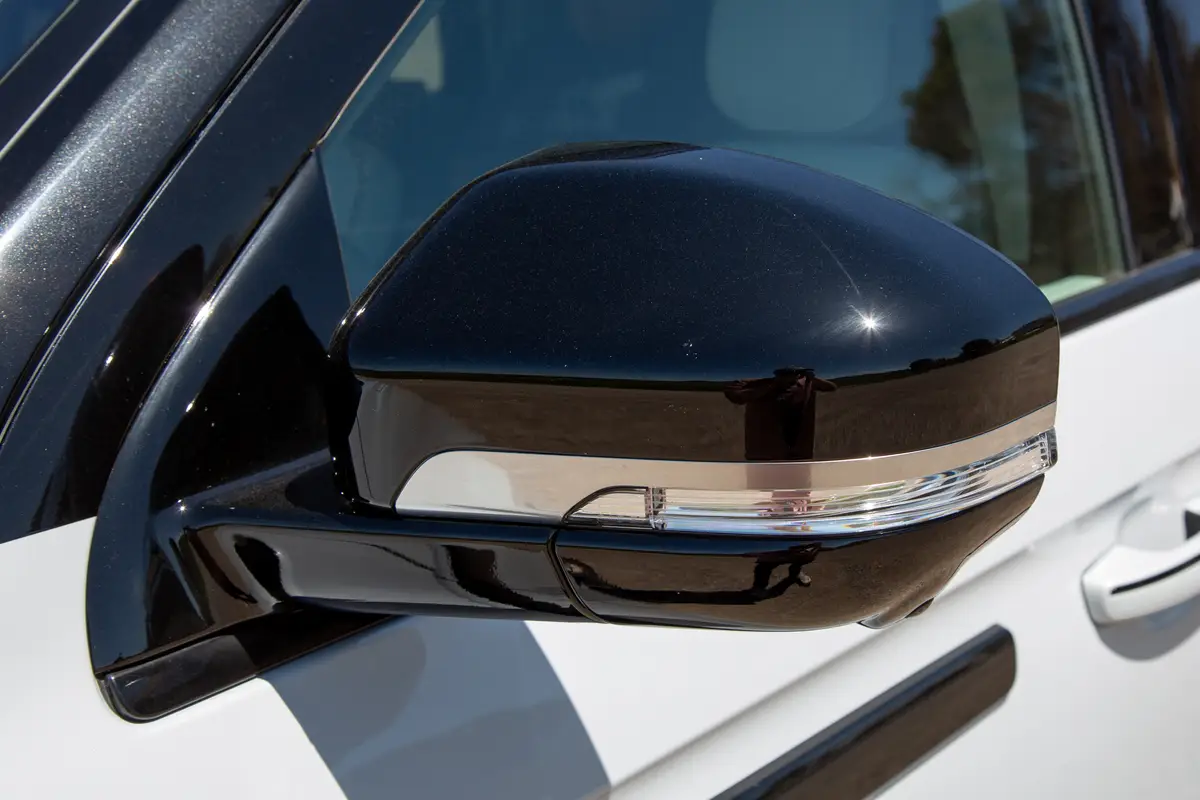 lincoln navigator 2025 06 exterior side view mirror jpg