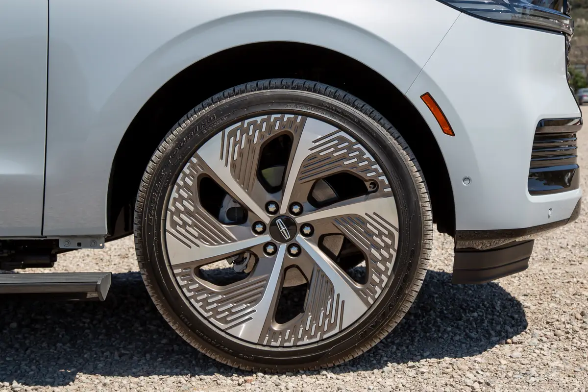 lincoln navigator 2025 13 exterior wheel jpg