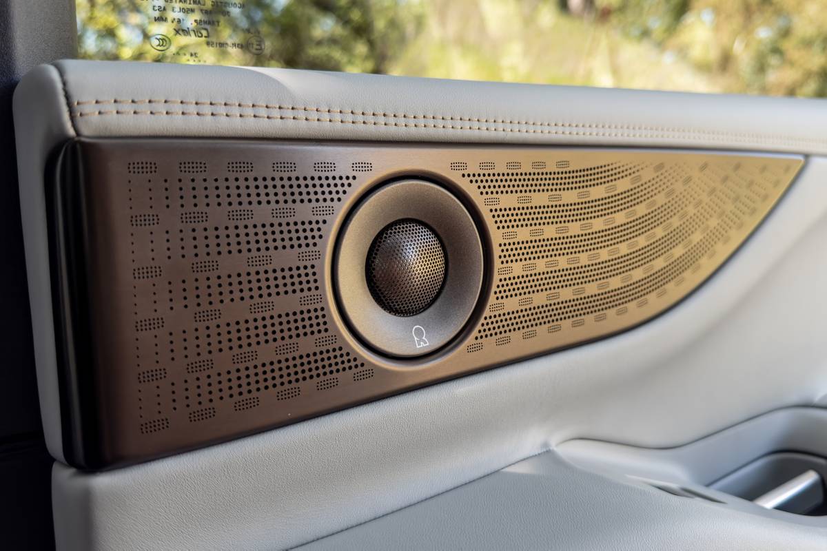 lincoln navigator 2025 28 interior door jpg
