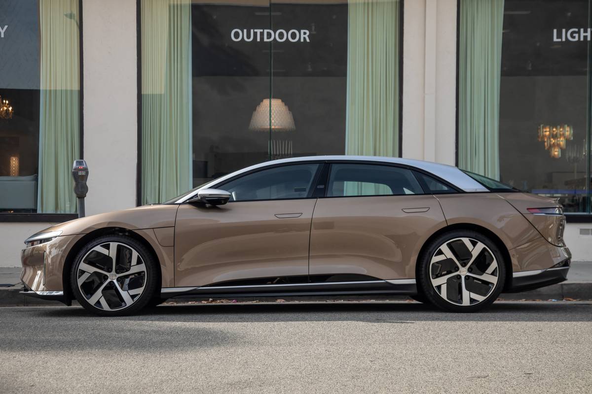 2022 Lucid Air Grand Touring With 19-inch wheels