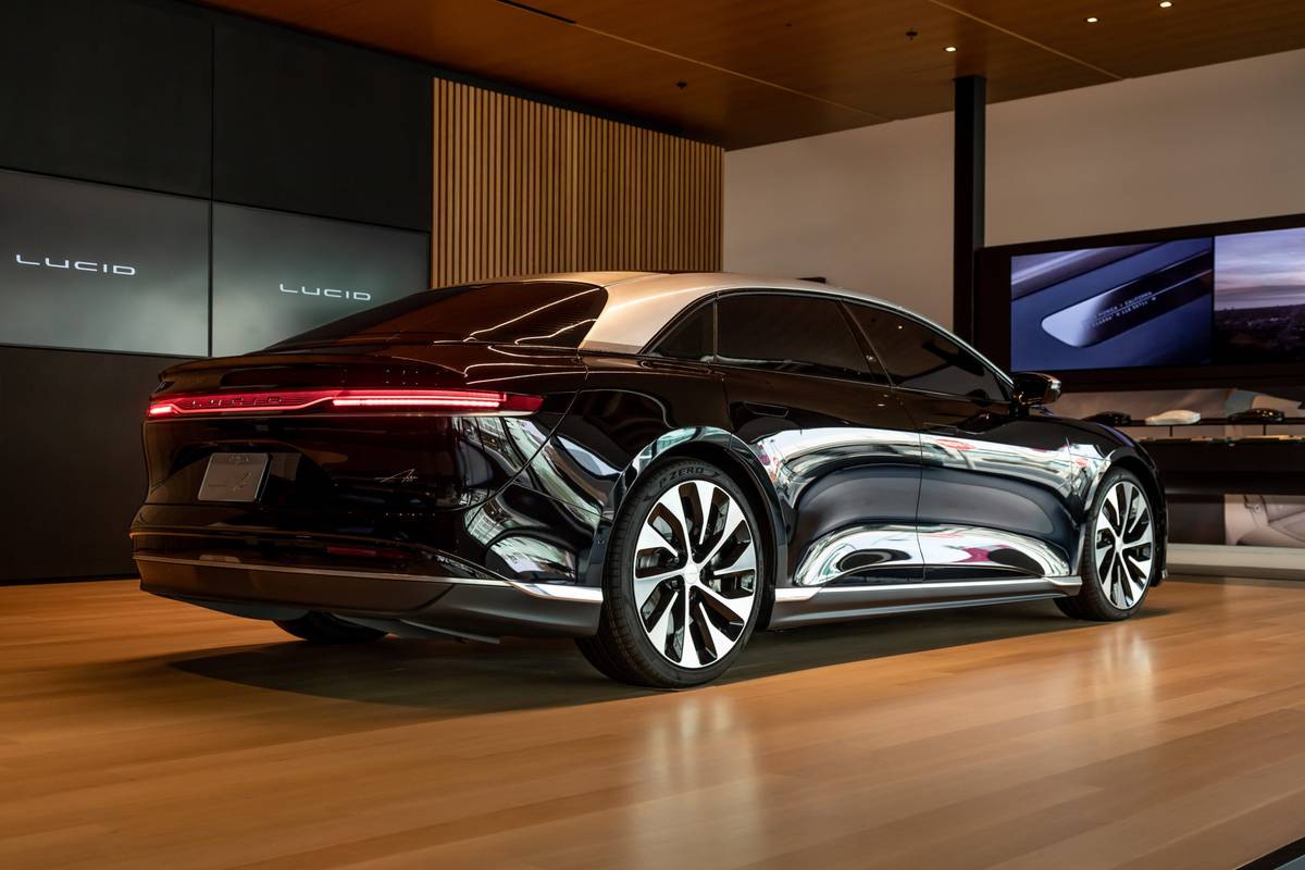 2022 Lucid Air Specs, Price, MPG & Reviews