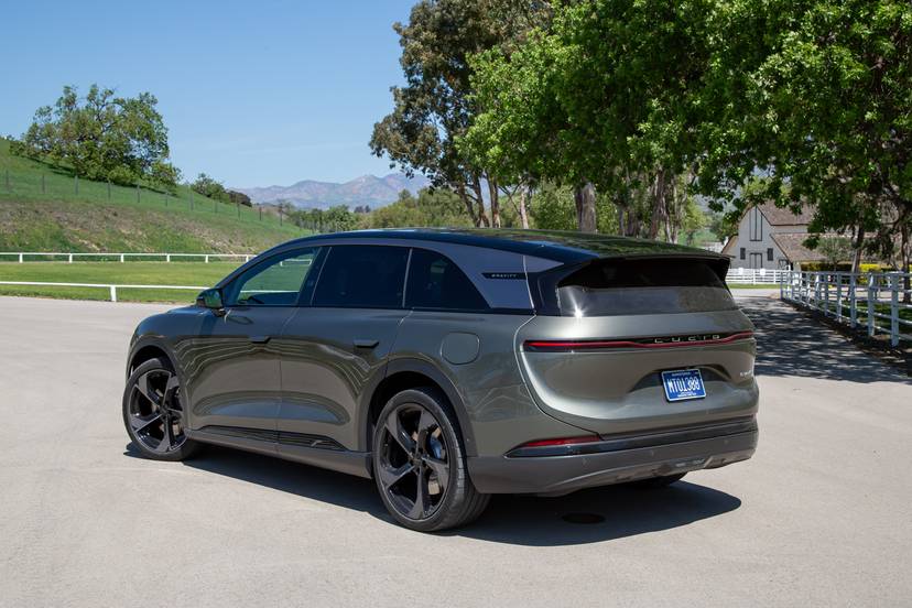 lucid-gravity-2026-16-exterior-rear-angle