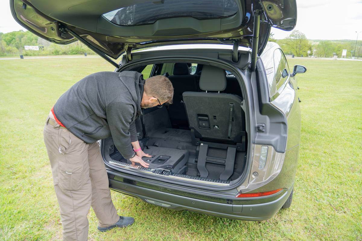 lucid gravity grand touring 2026 32 interior cargo seats folded scaled jpg