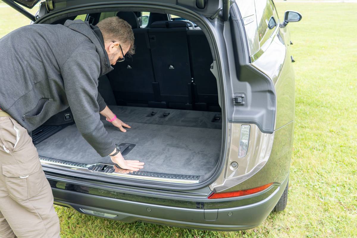 lucid gravity grand touring 2026 34 interior cargo seats folded scaled jpg