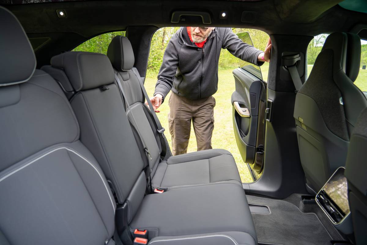 lucid gravity grand touring 2026 37 interior second row seat folding scaled jpg