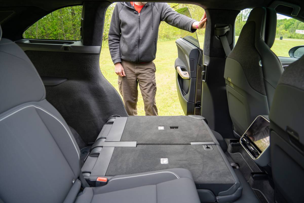 lucid gravity grand touring 2026 39 interior second row seat folding scaled jpg