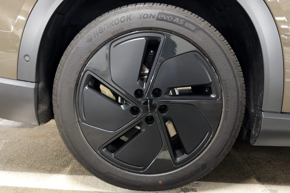 lucid gravity touring 2026 05 exterior wheel scaled jpg