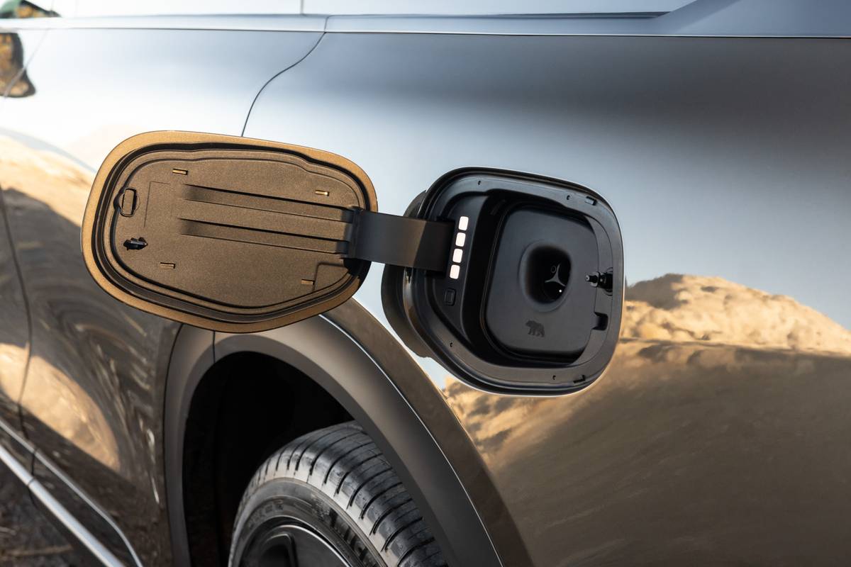 lucid gravity touring 2026 exterior oem 10 jpg