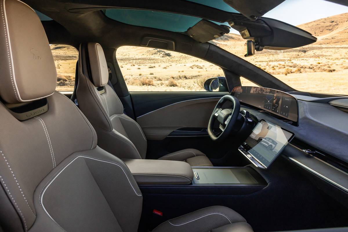 lucid gravity touring 2026 interior oem 05 jpg