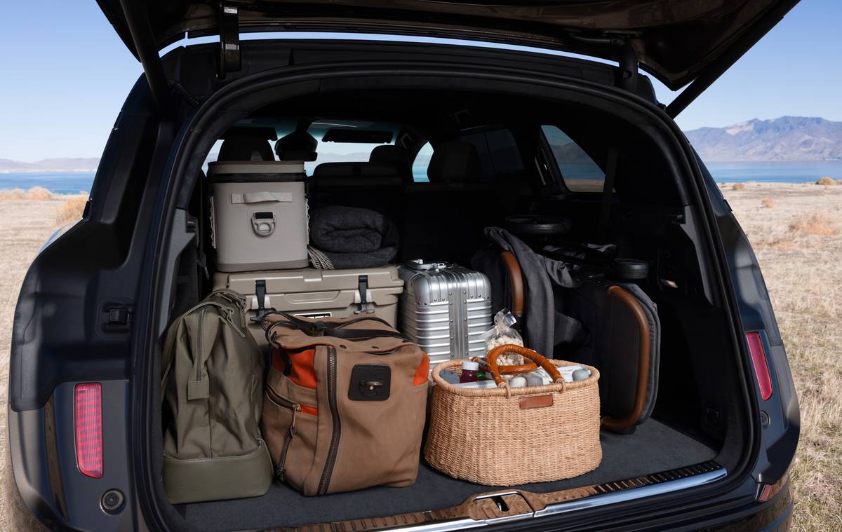 lucid gravity touring 2026 interior oem 09 jpg