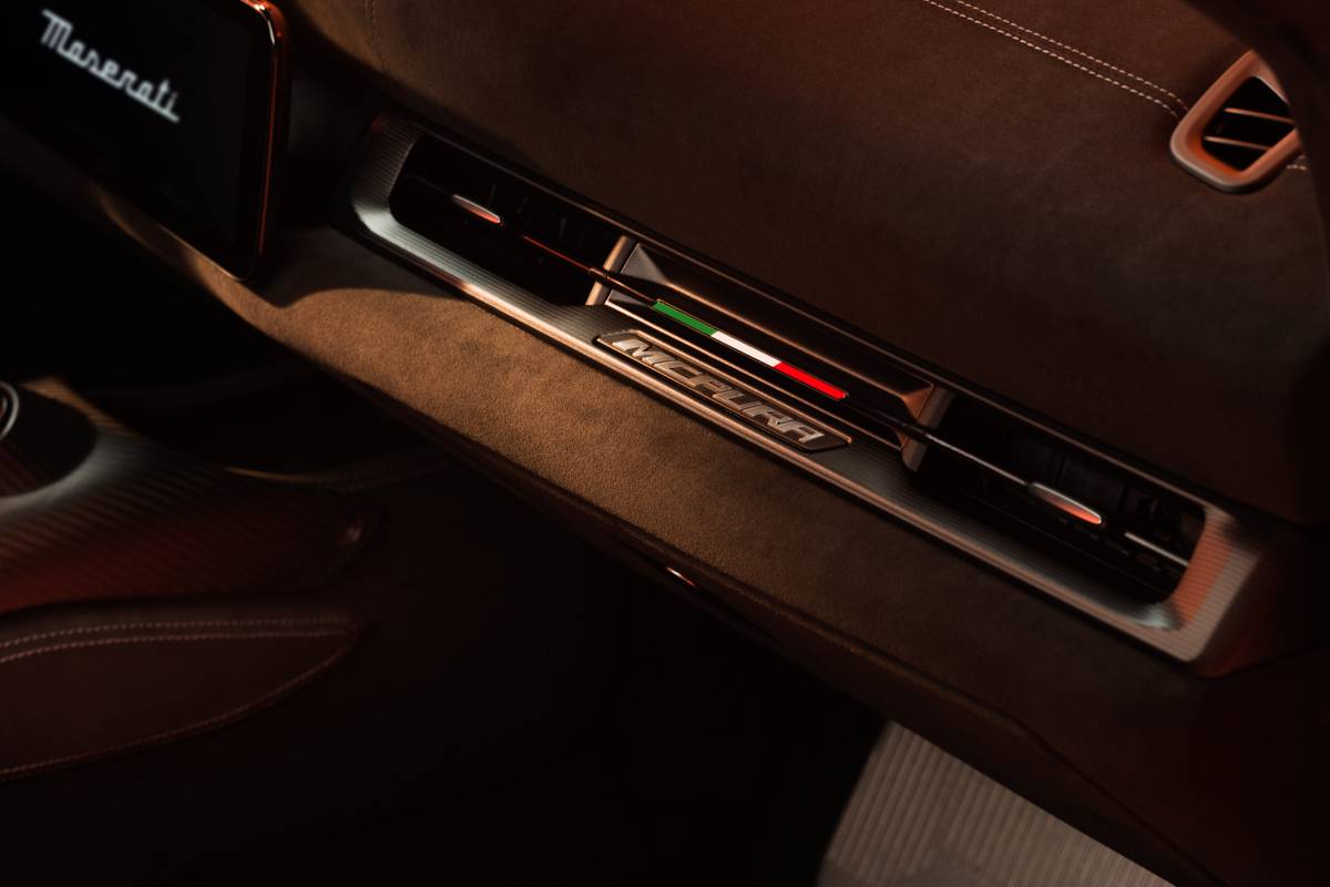 maserati mcpura 2026 interior oem 07 jpg