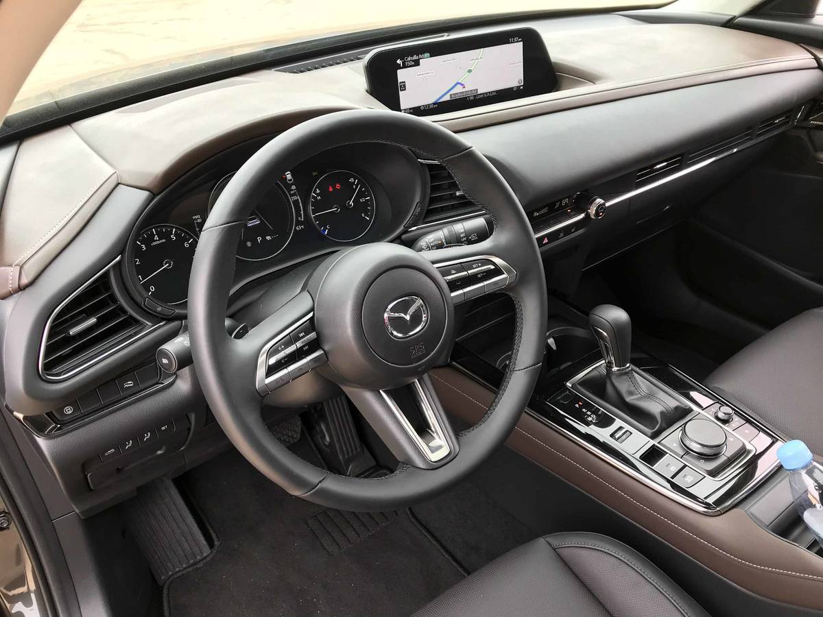 mazda-cx-30-2020-12-front-row--interior--steering-wheel.jpg
