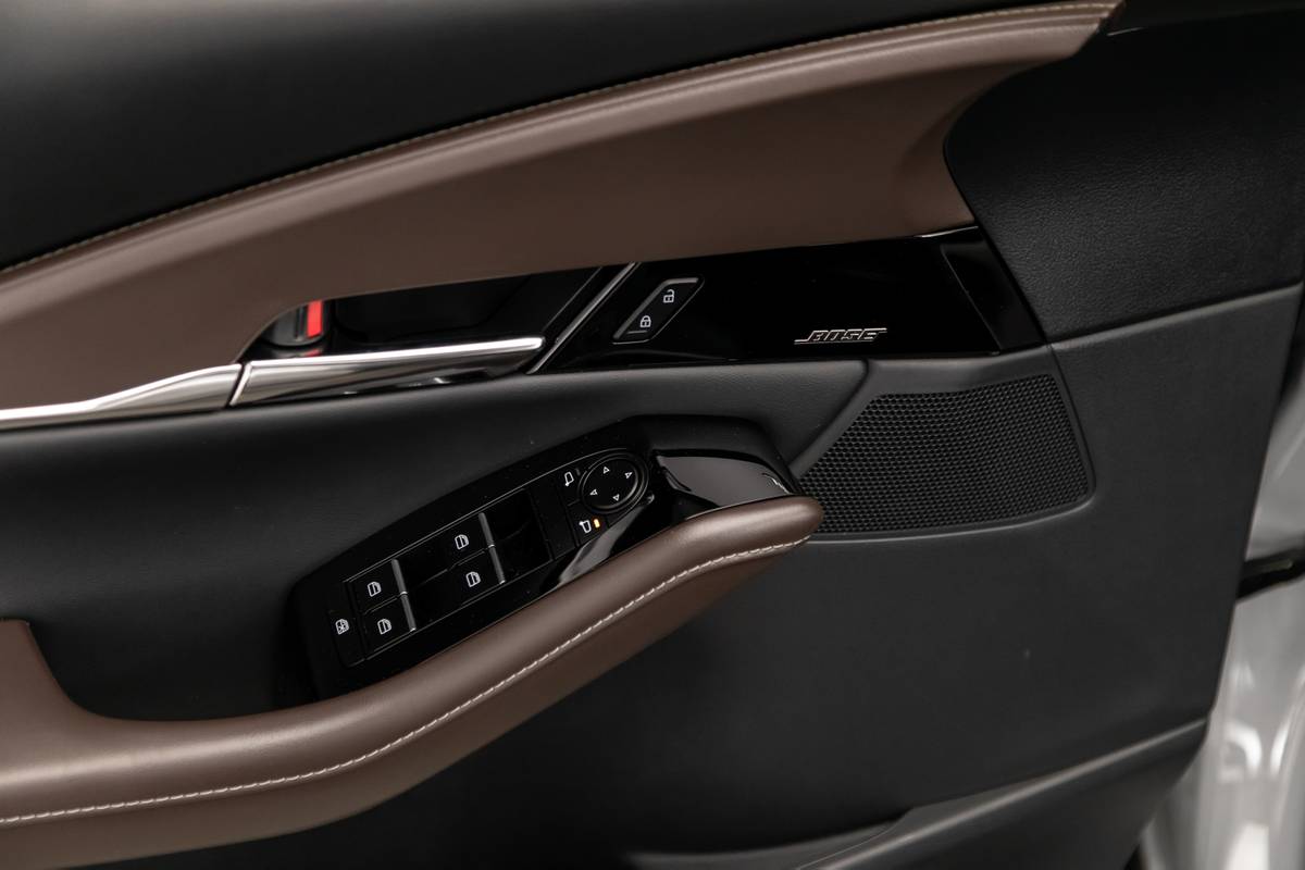 mazda cx 30 2025 35 interior door jpg