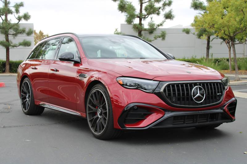 mercedes-amg-e53-wagon-2026-exterior-front-angle-01