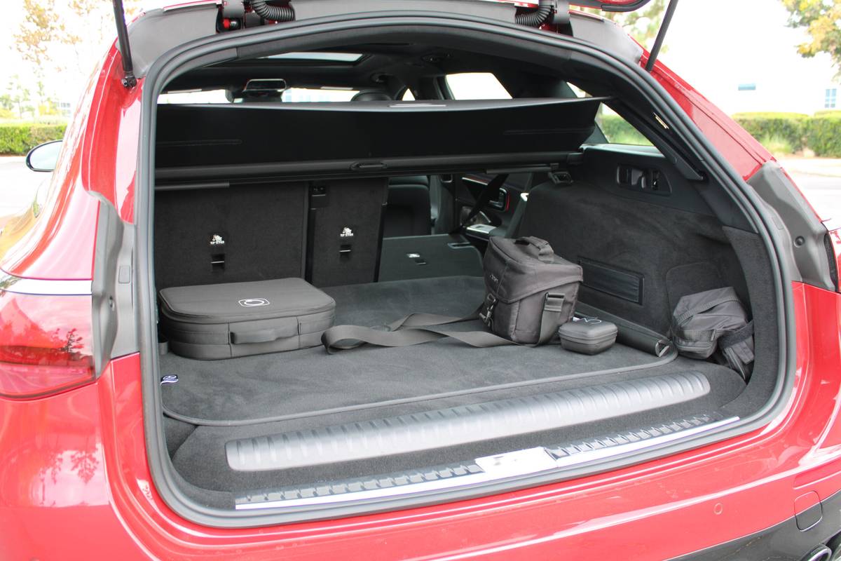 mercedes amg e53 wagon 2026 interior cargo 09 scaled jpg