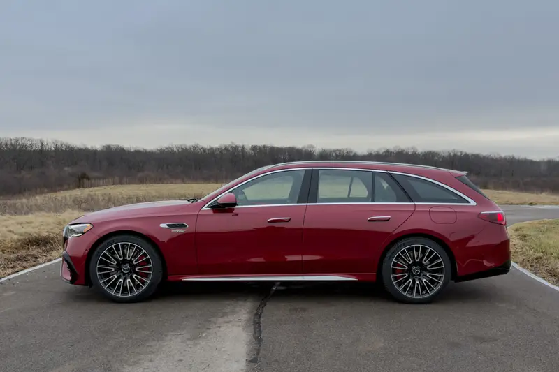 mercedes-amg-e63-wagon-2026-06-exterior-profile
