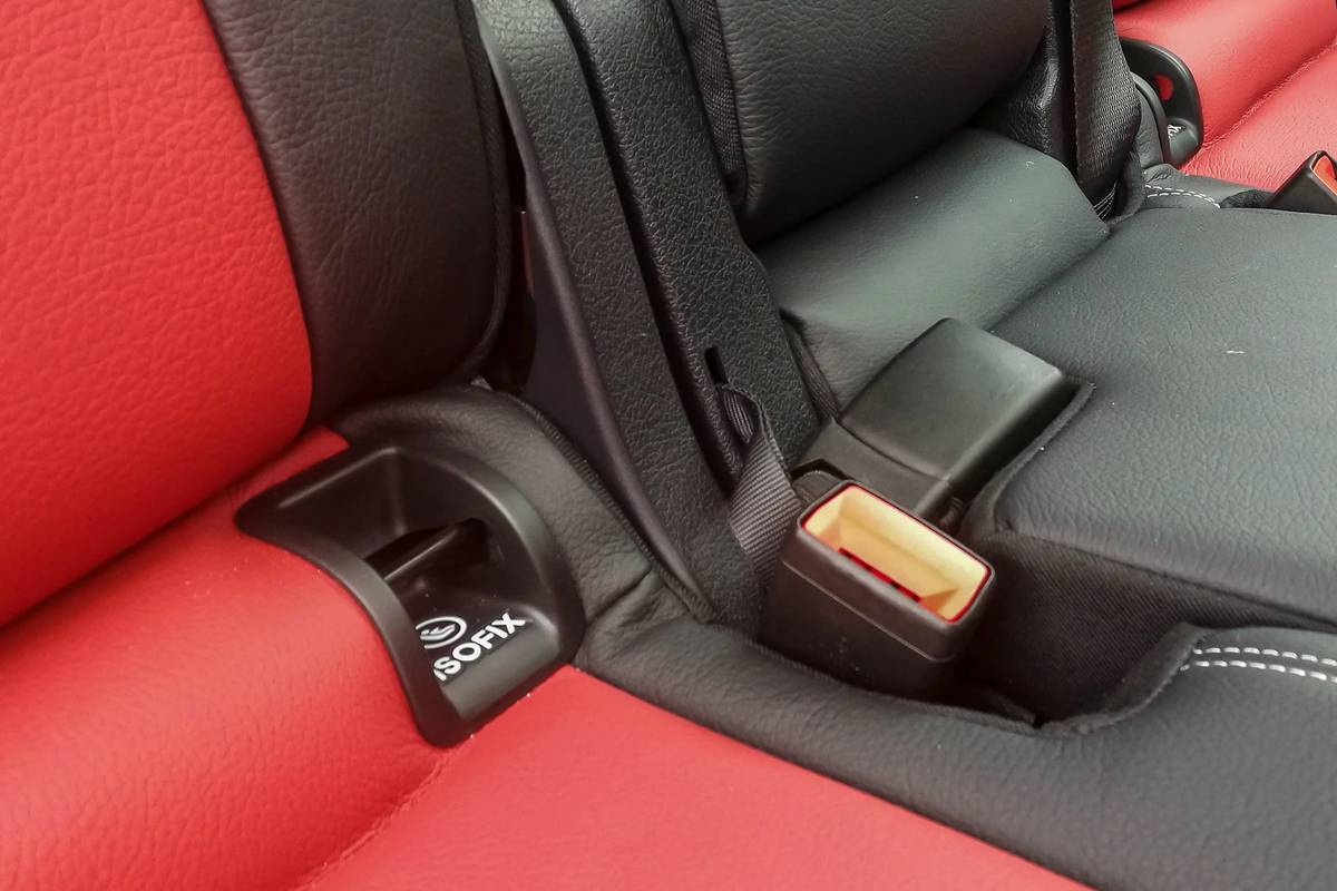 mercedes-amg-glb-35-2021--01-backseat--car-seat-check--interior.jpg