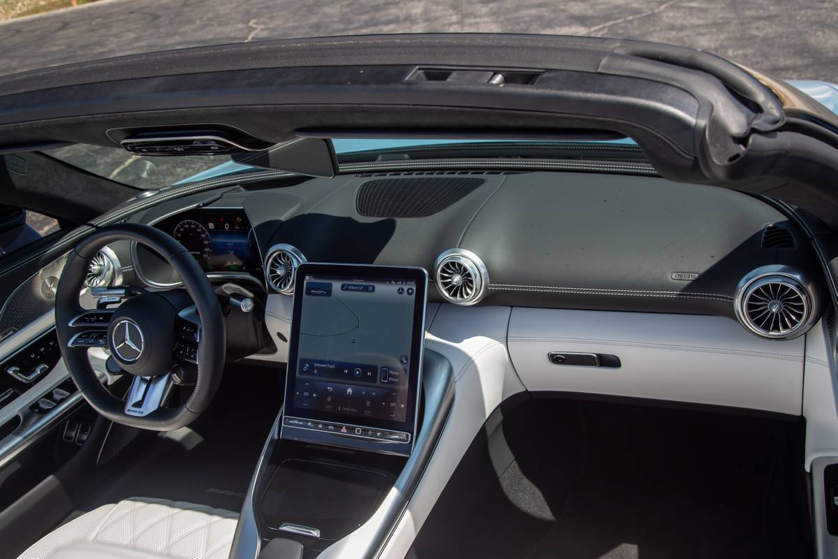 mercedes amg sl63 s e performance 2025 21 interior front row jpg