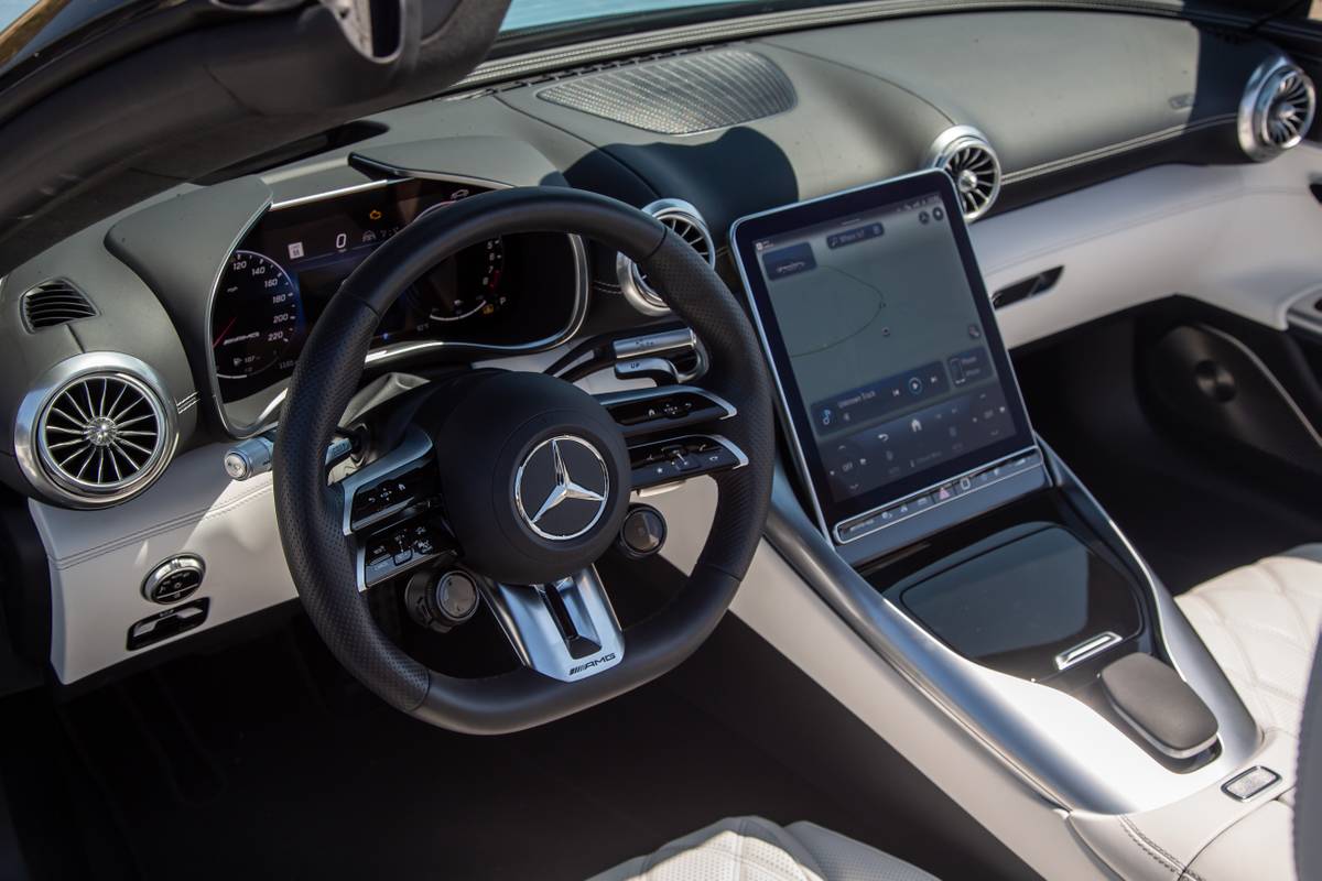 mercedes amg sl63 s e performance 2025 22 interior front row jpg