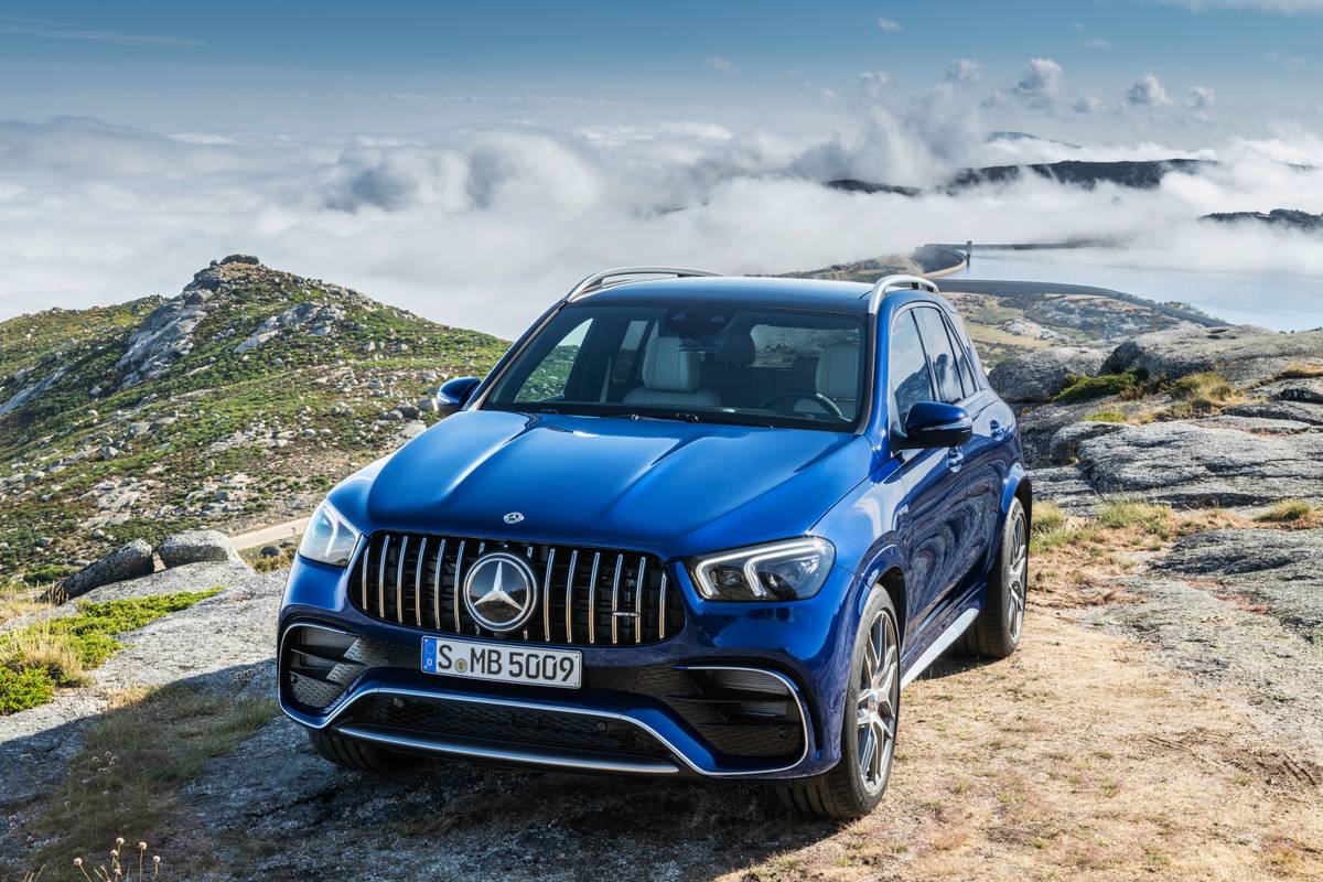 mercedes-benz-amg-gle-63-s-2021-01-angle--blue--exterior--front.jpg
