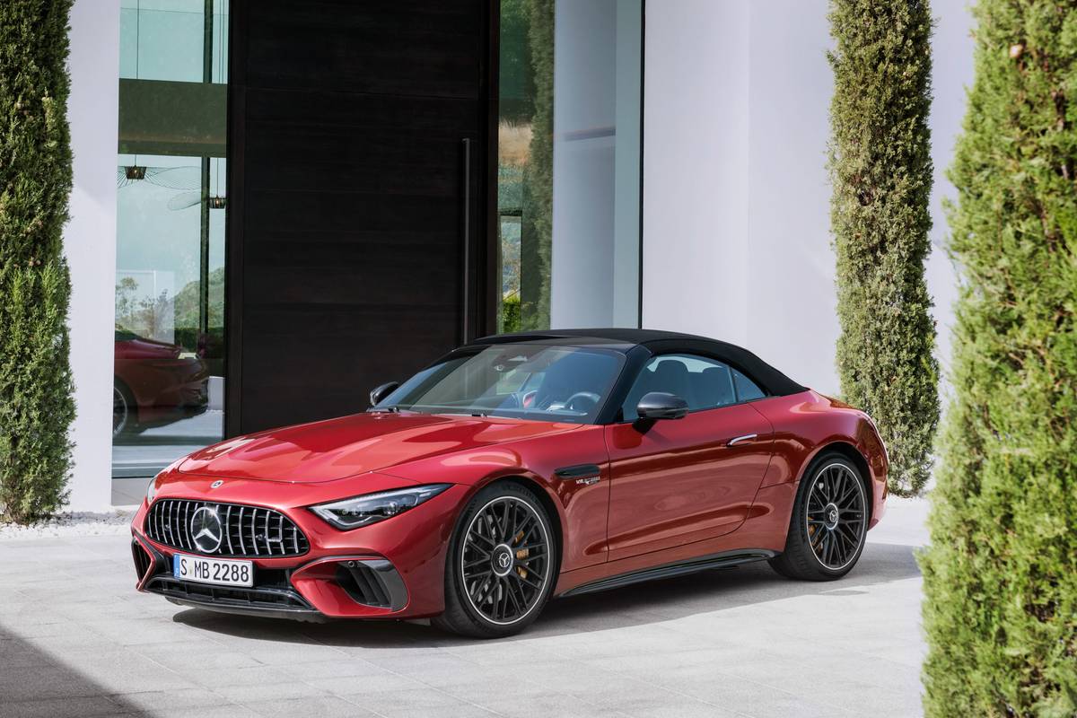 mercedes benz amg sl 2022 022 convertible coupe exterior front angle red scaled jpg