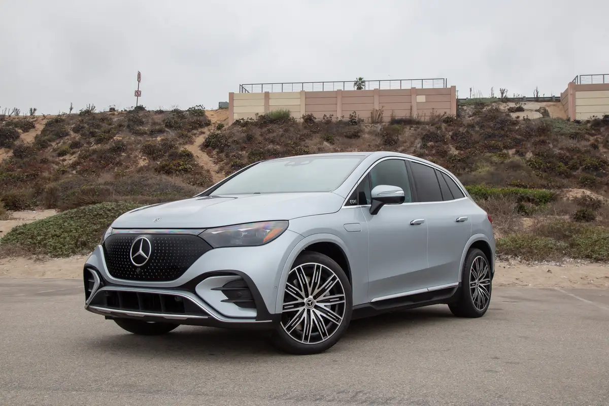 mercedes benz eqe 320  2025 01 exterior front angle jpg