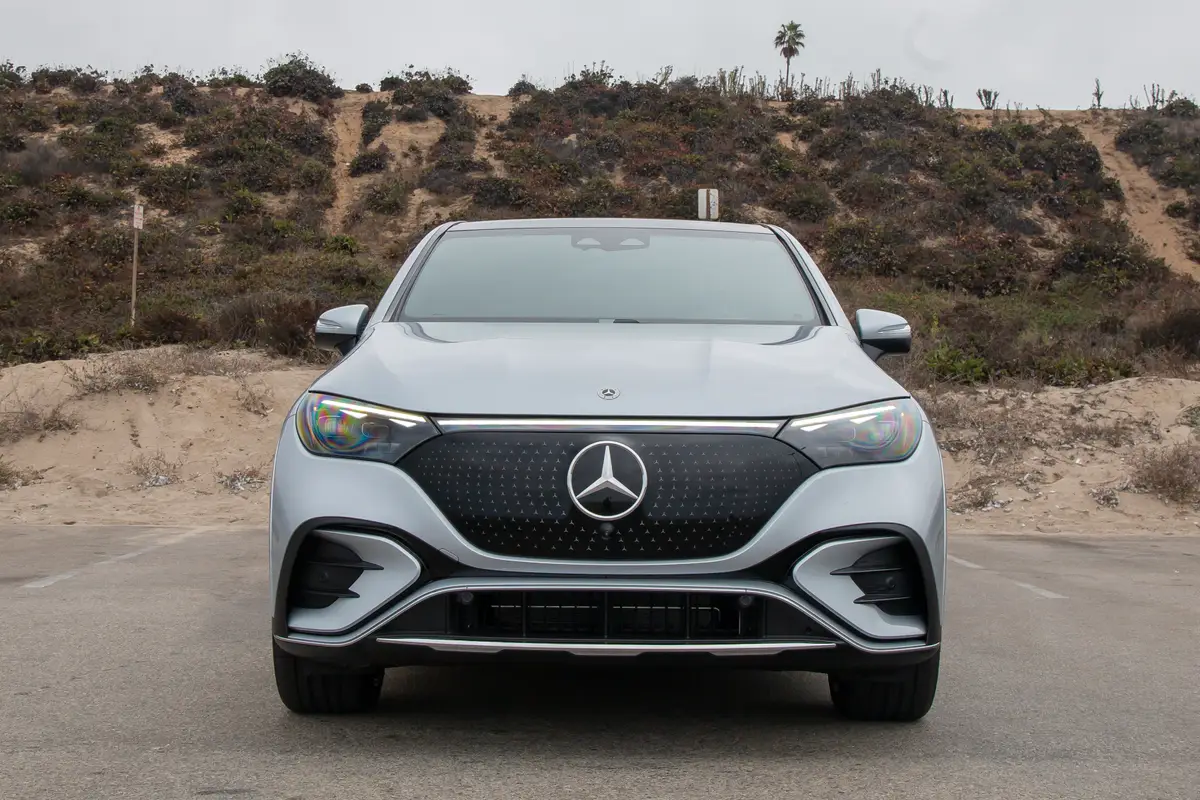 mercedes benz eqe 320  2025 02 exterior front jpg