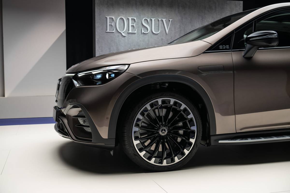 2023 Mercedes-EQ EQE SUV | Manufacturer image