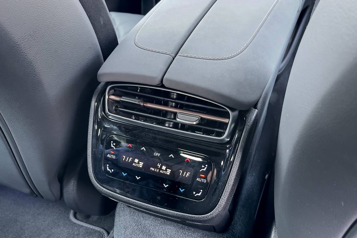 mercedes benz eqs 580 4matic 2022 22 backseat climate control interior sedan scaled jpg