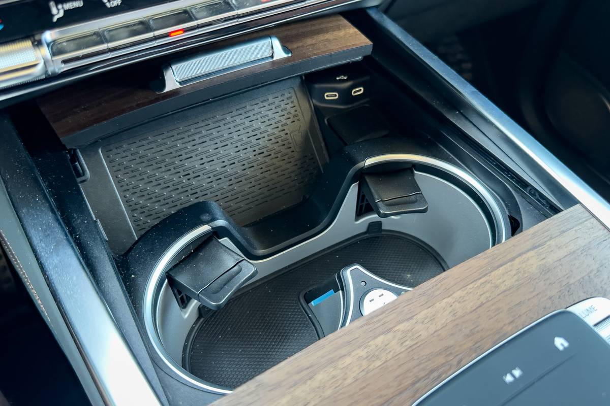 mercedes benz g580 with eq technology 2025 30 interior charge pad scaled jpg