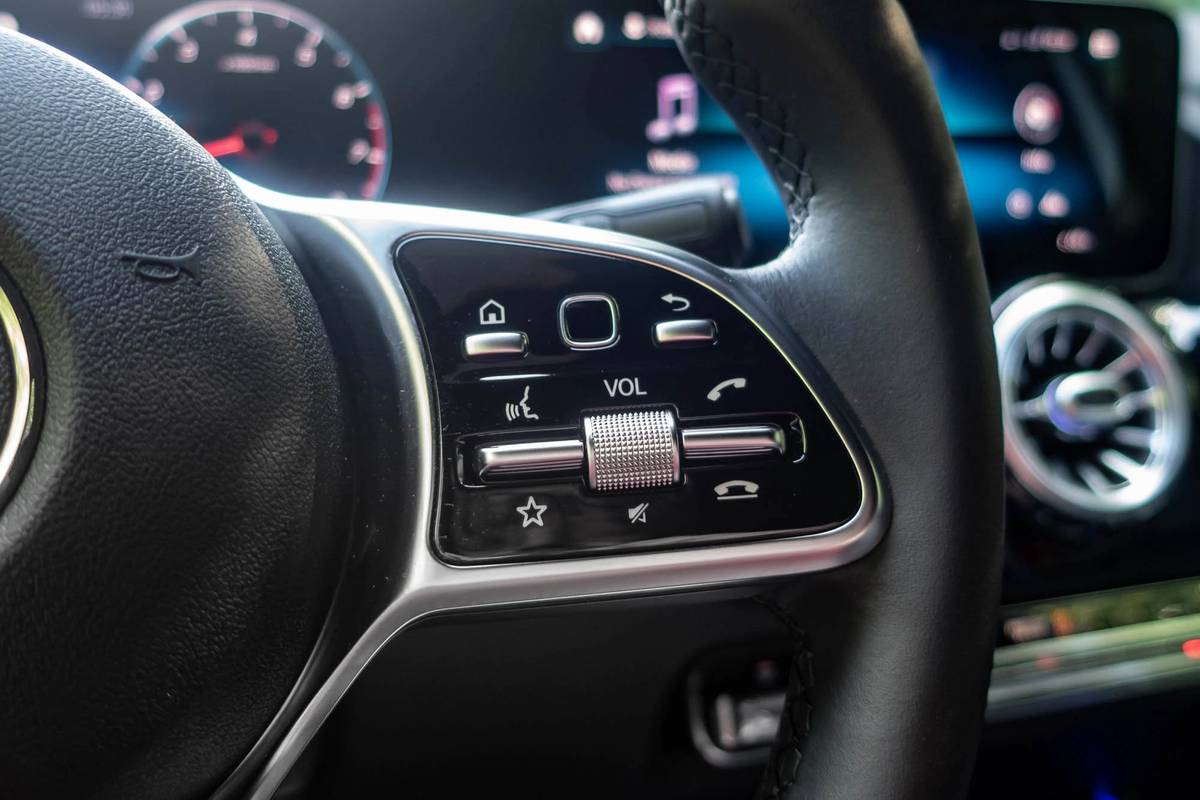 mercedes benz gla 250 2021 24 controls  detail  front row  interior  steering wheel jpg