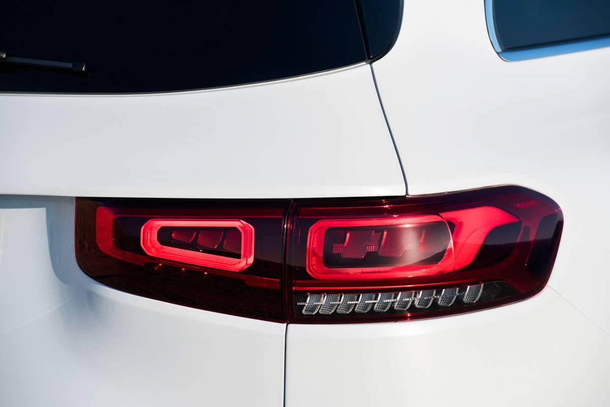 mercedes benz glb 2020 07 detail exterior rear taillights white jpg