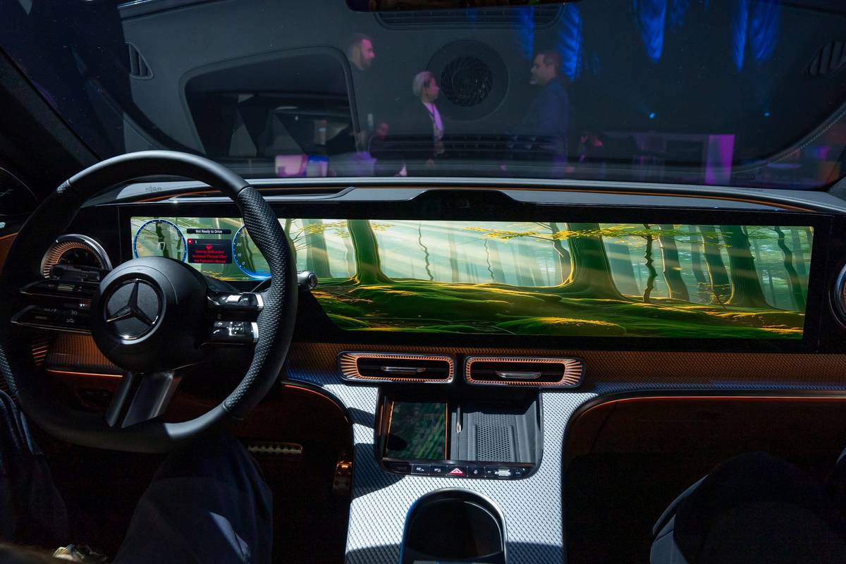 mercedes benz glc with eq technology 2027 13 interior front row scaled jpg