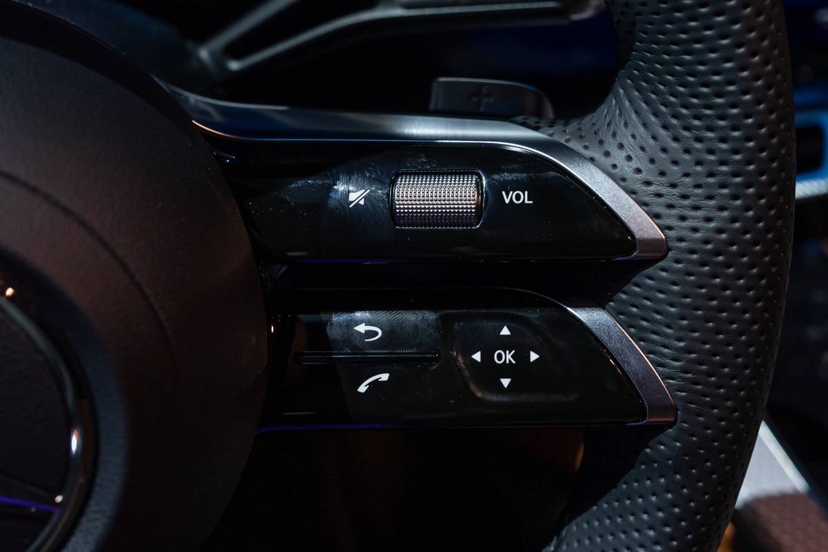 mercedes benz glc with eq technology 2027 19 interior steering wheel controls scaled jpg