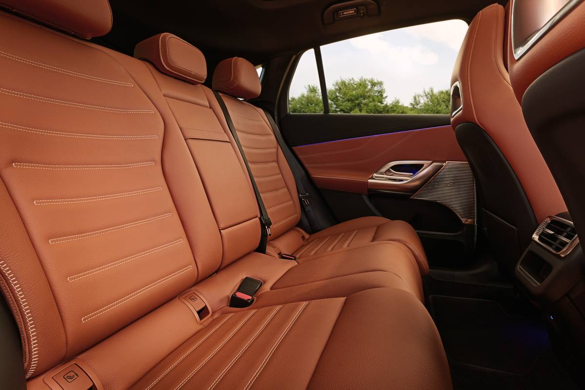 mercedes benz glc with eq technology 2027 interior 01 jpg