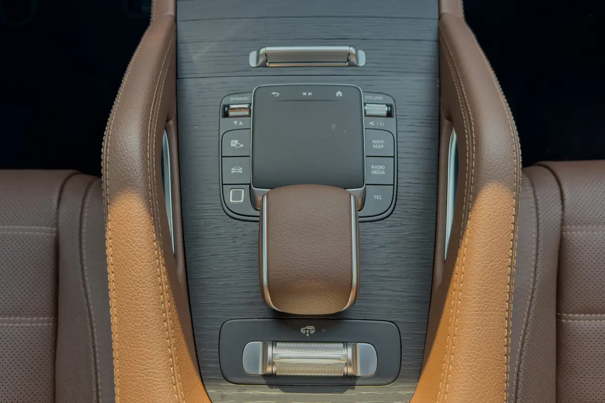 mercedes benz gle 450 coupe 2025 21 interior center console scaled jpg