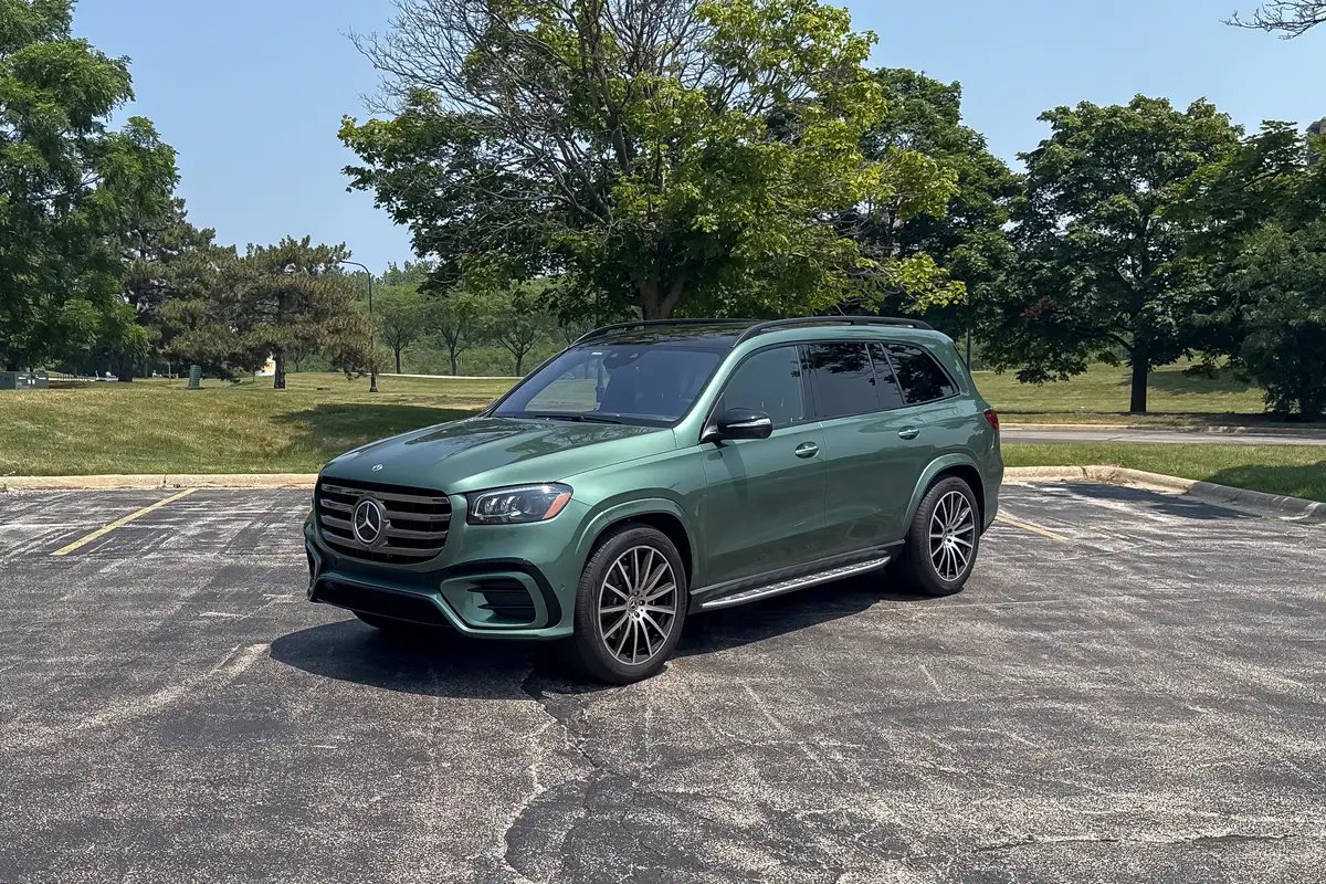 mercedes benz gls 580 2025 01 exterior front angle jpg