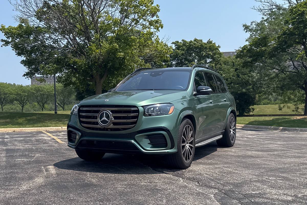 mercedes benz gls 580 2025 02 exterior front angle jpg