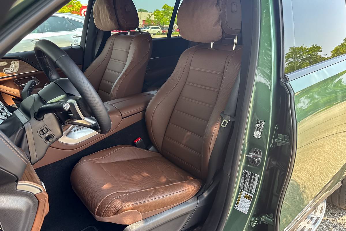 mercedes benz gls 580 2025 04 interior front row jpg