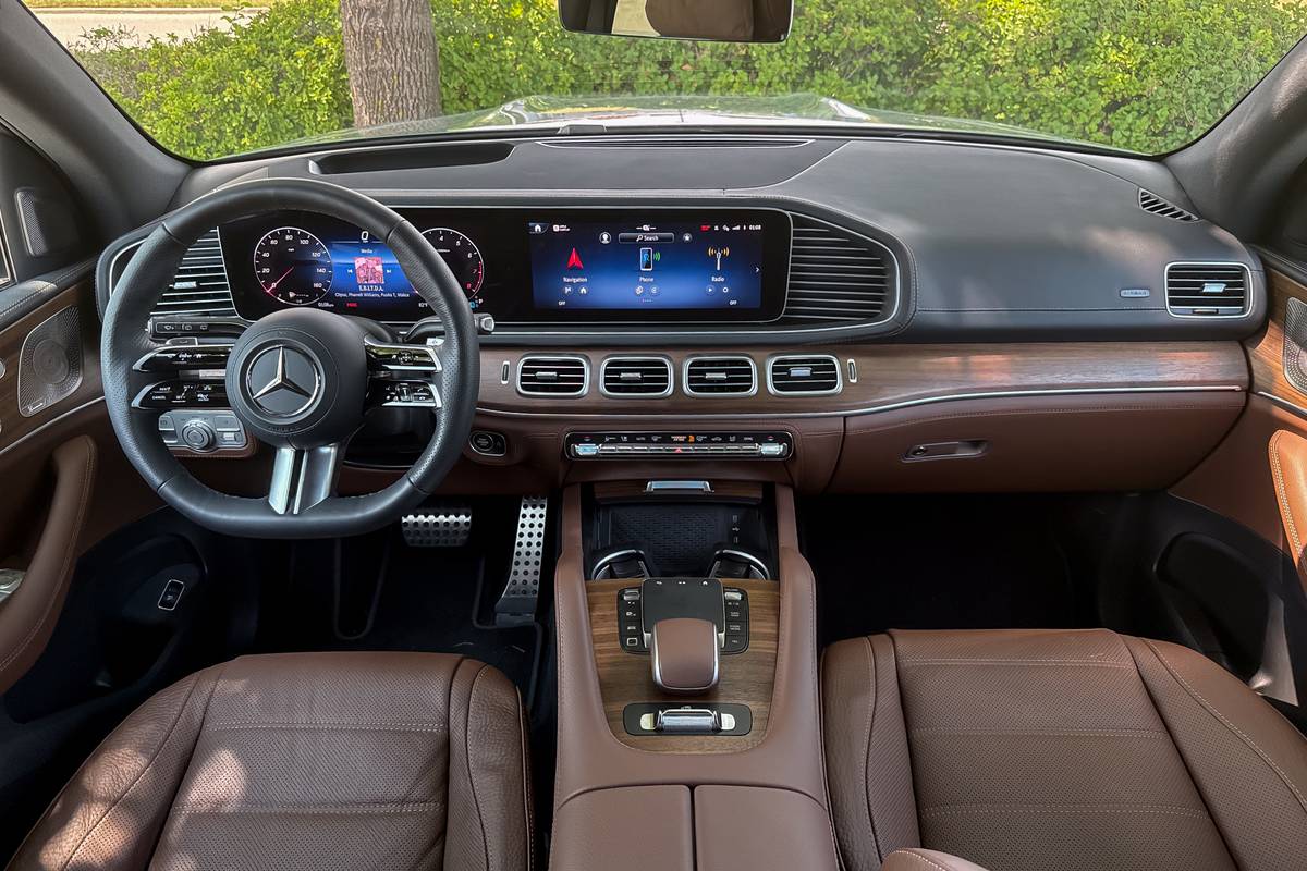 mercedes benz gls 580 2025 05 interior front row jpg