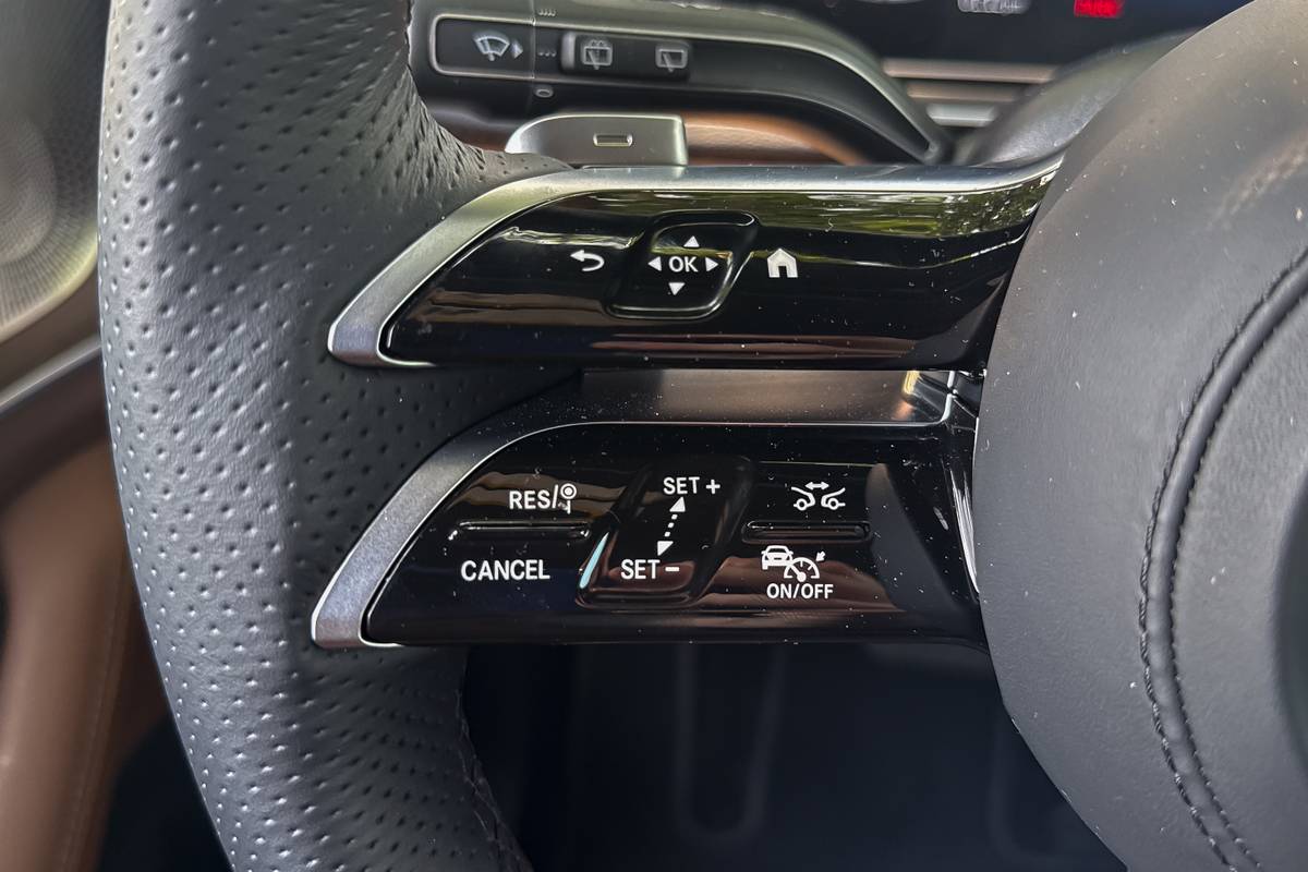 mercedes benz gls 580 2025 07 interior steering wheel controls jpg