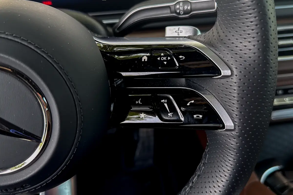 mercedes benz gls 580 2025 08 interior steering wheel controls jpg