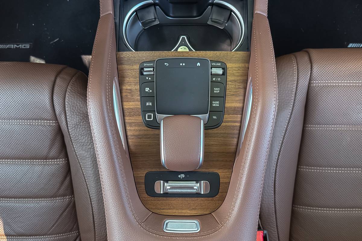 mercedes benz gls 580 2025 10 interior center console jpg