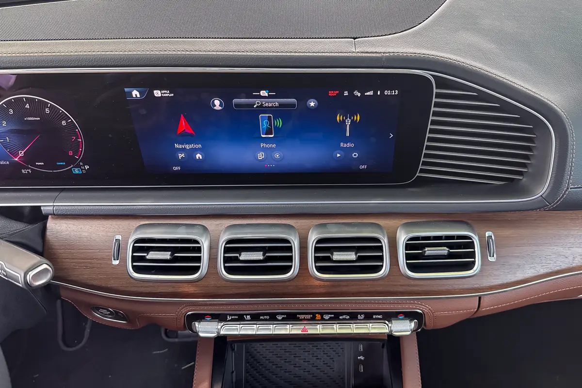 mercedes benz gls 580 2025 11 interior center stack display jpg