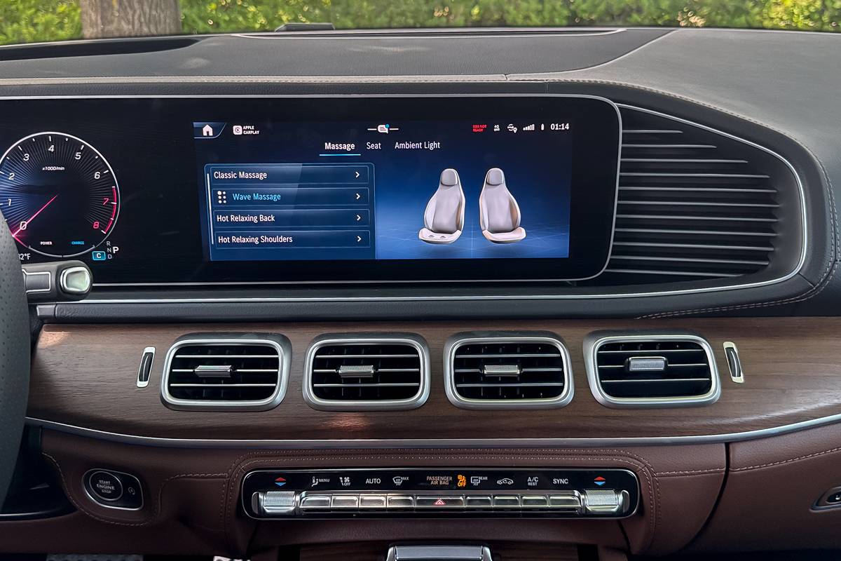 mercedes benz gls 580 2025 12 interior center stack display jpg